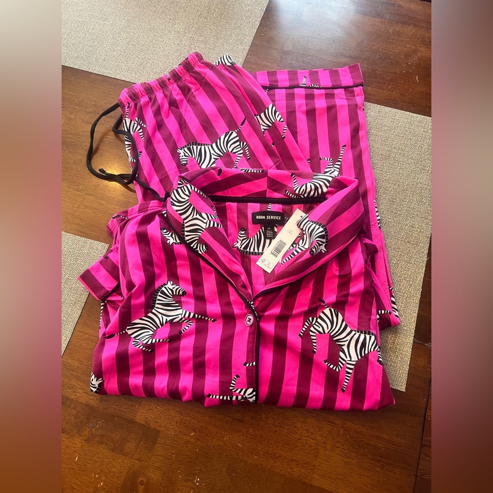 NWT. Room Service Pink‎ Striped Pajamas with Zebras